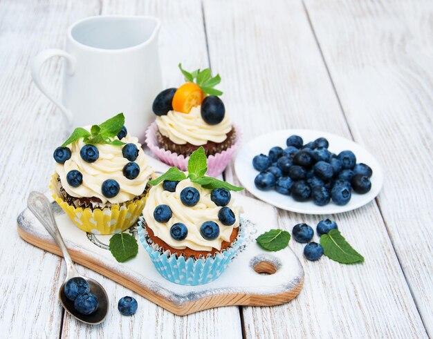 Cupcakes with fresh berries