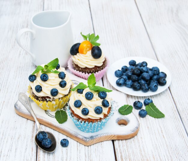 Cupcakes with fresh berries