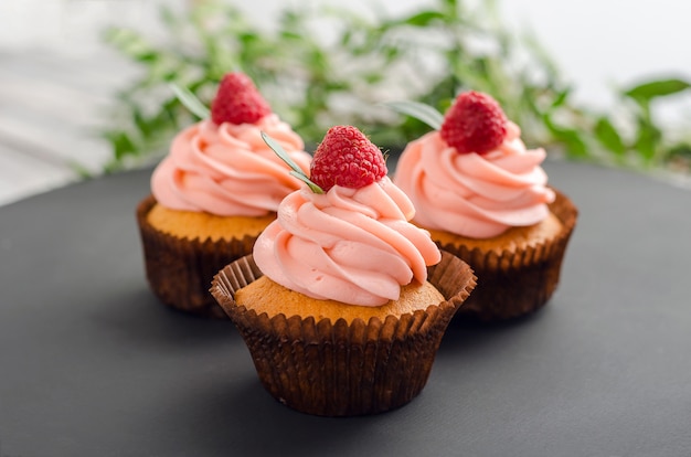 Cupcakes with raspberry cream.