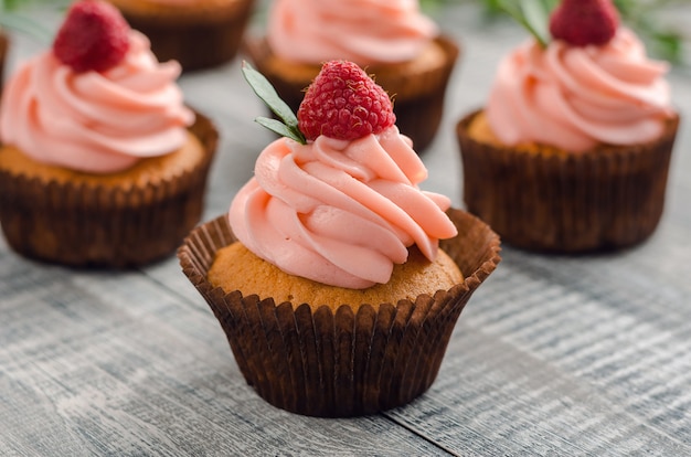 Cupcakes with raspberry cream.