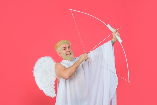 Фото Амур ангел с луком и стрелами амур в день святого валентина бородатый ангел с луком и стрелами валентинки