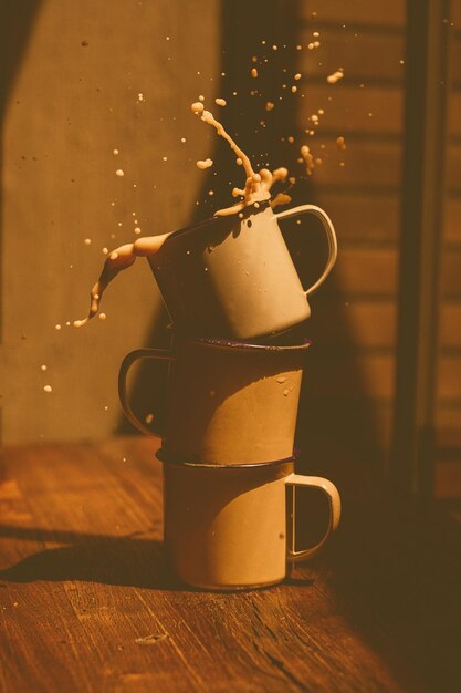 Photo cups of espresso coffee overflowing on a table