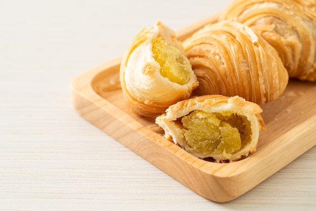 curry puff pastry stuffed beans on wooden plate