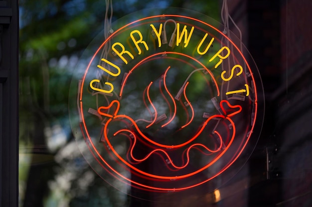 Curryworst Neonlicht