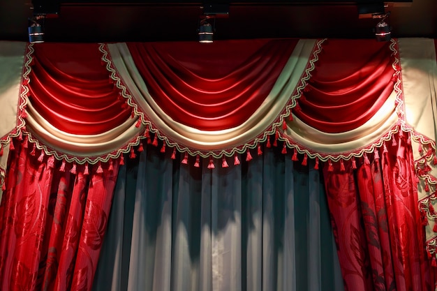 Photo curtains red velvet.