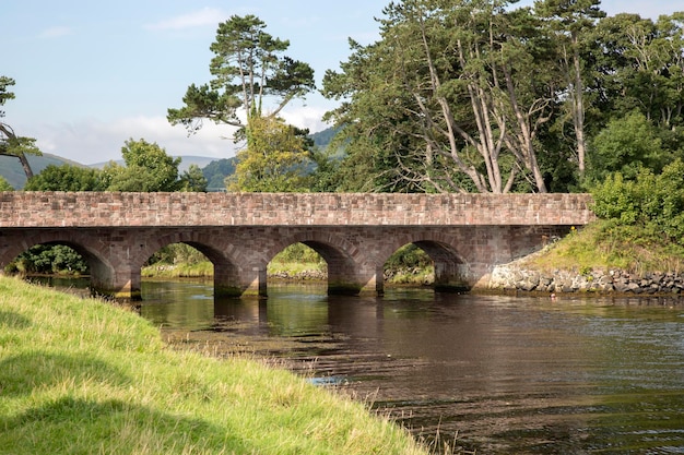 Кушенданский мост через реку Глендун, графство Антрим, Северная Ирландия, Европа