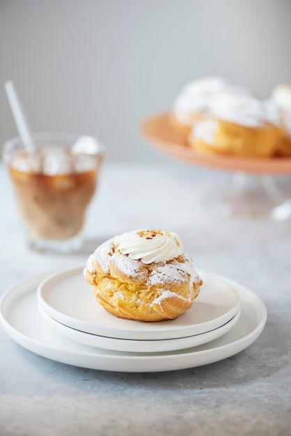 Custard cakes with cream