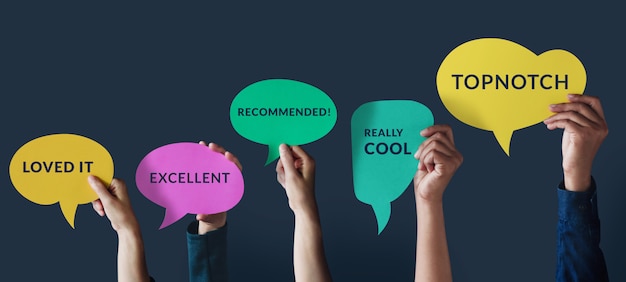 Photo customer experiences concept. group of happy people raised up hand to giving a positive review on speech bubble card. client's satisfaction surveys.