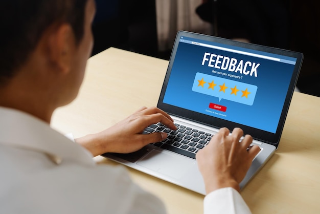 Foto analisi dei feedback e delle recensioni dei clienti da parte di un software informatico moderno per le attività aziendali