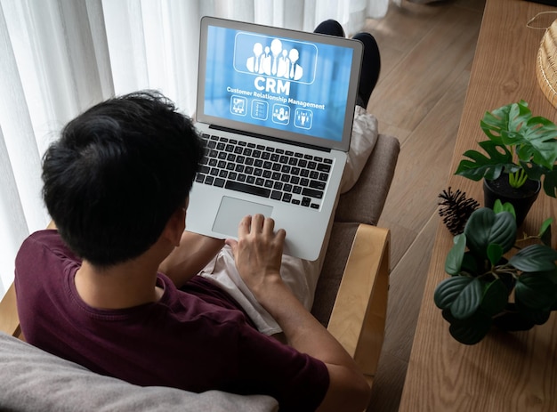 ระบบการจัดการความสัมพันธ์กับลูกค้าบนคอมพิวเตอร์ทันสมัยสำหรับธุรกิจ CRM
