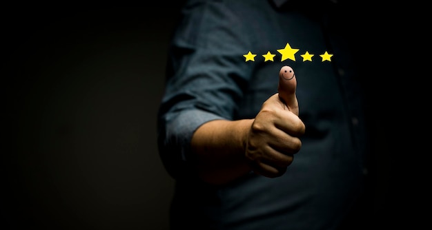 Photo customer satisfaction concept with excellent service in a positive mood thumbs up for 5 stars