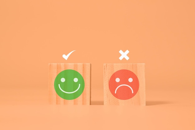 Foto soddisfazione del cliente e valutazione del servizio del prodotto recensione del cliente emozioni positive e negative experienza buona e cattiva icone emoji felici e infelici