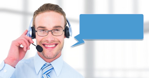 Photo customer service man with chat bubble