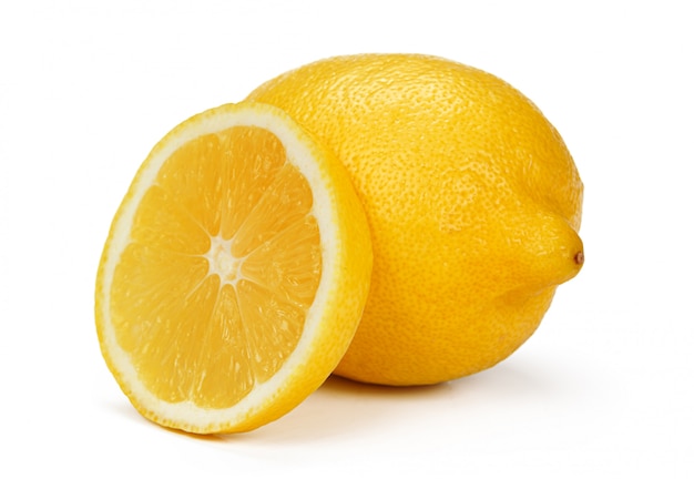고립 된 레몬 슬라이스를 잘라
