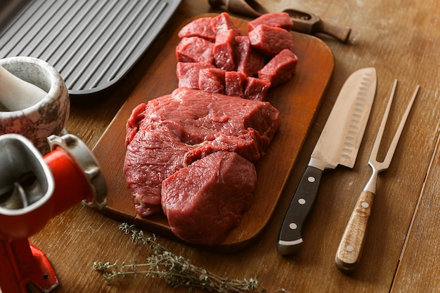 Cut meat prepared for the production of minced meat