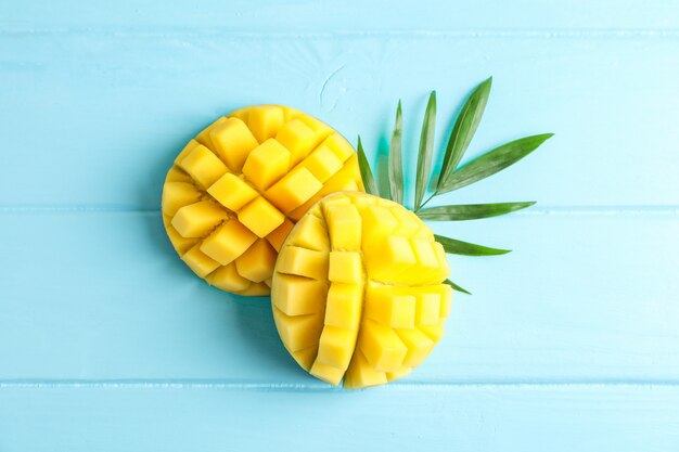 Cut ripe mangoes, top view