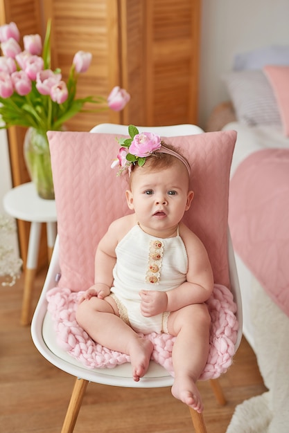 Photo cute baby girl posing for mother's day