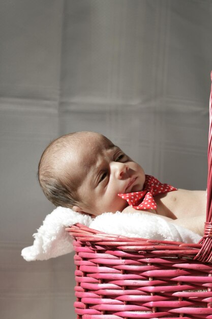 Photo cute baby sleeping in basket at home