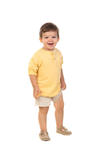 Foto bambino carino con maglietta gialla