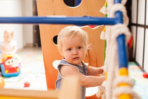 Photo cute boy playing with toy