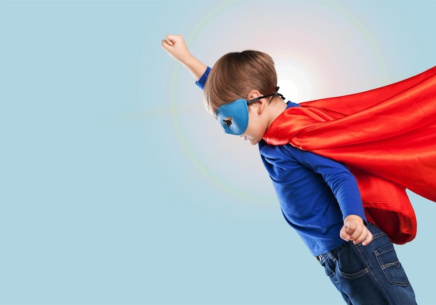 Photo cute child boy in superhero costume