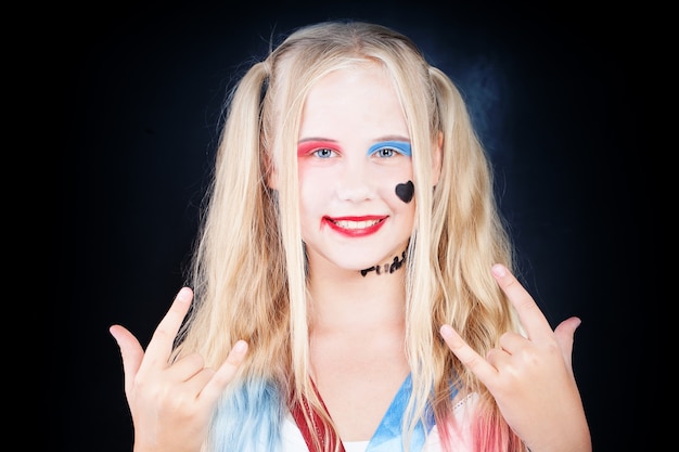 Photo cute child girl with halloween makeup having fun