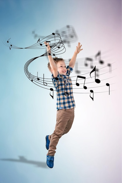 Photo cute child listen to the song with note illustrations