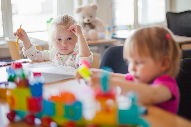 Photo cute children drawing in daycare