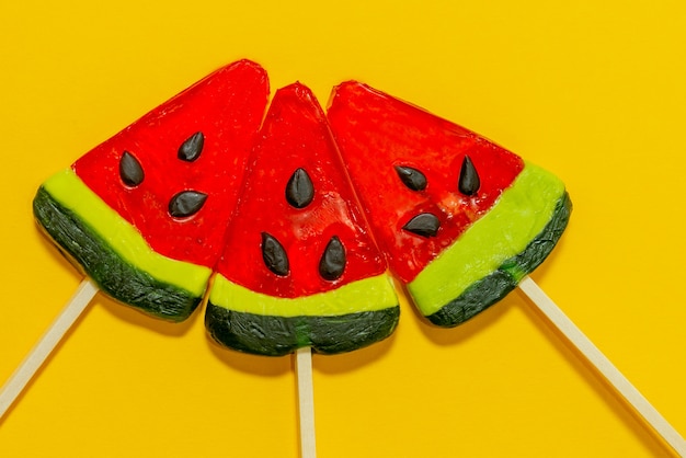 Photo cute colorful lollipop looks like a watermelon