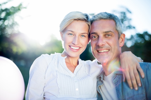 Photo cute couple at the park