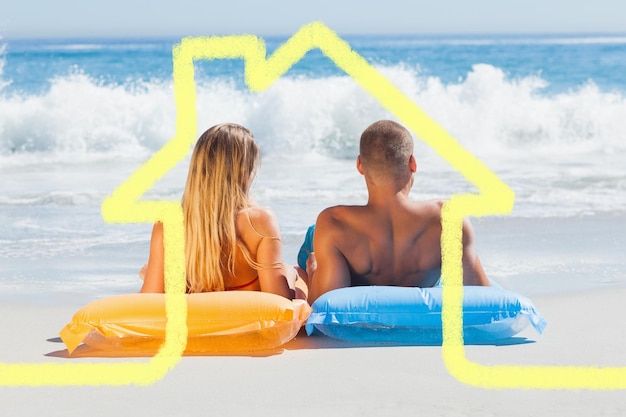 Photo cute couple in swimsuit sunbathing together against house outline