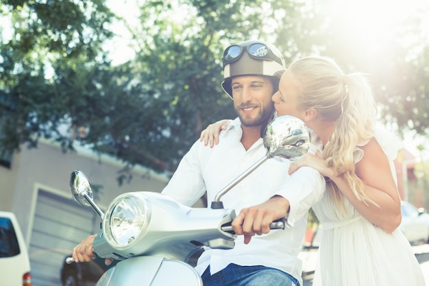 Photo cute couple with their scooter