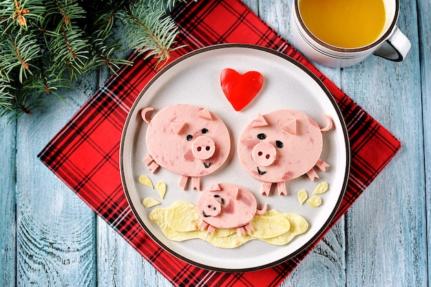 Cute family of pigs food art idea for children's breakfast.