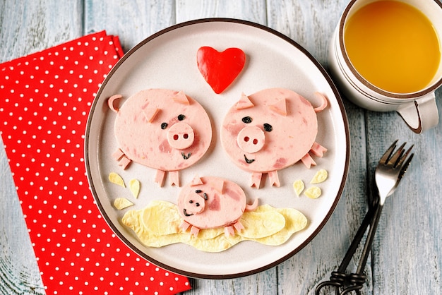 Cute family of pigs food art idea for children's breakfast.