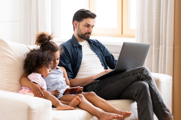 Photo cute family spending time together