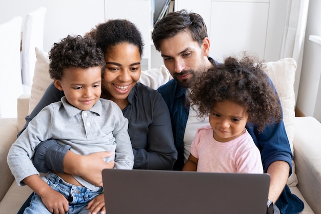 Photo cute family spending time together