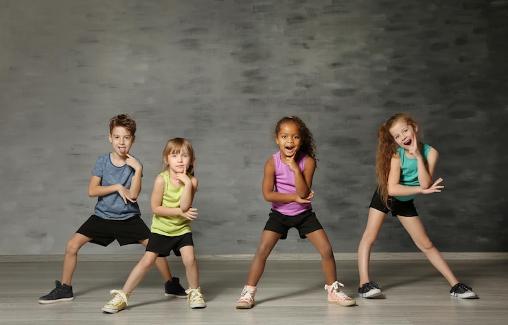 Photo cute funny children in dance studio