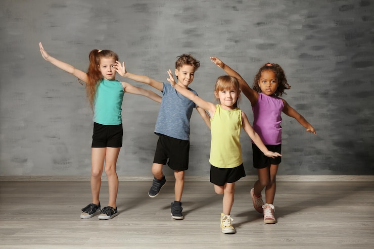 Photo cute funny children in dance studio