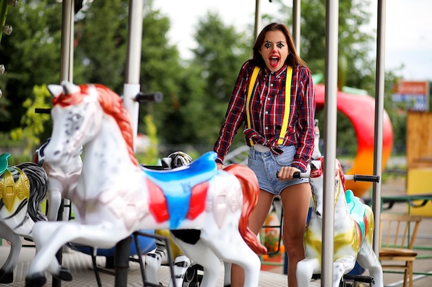 Foto ragazza carina con un trucco da clown