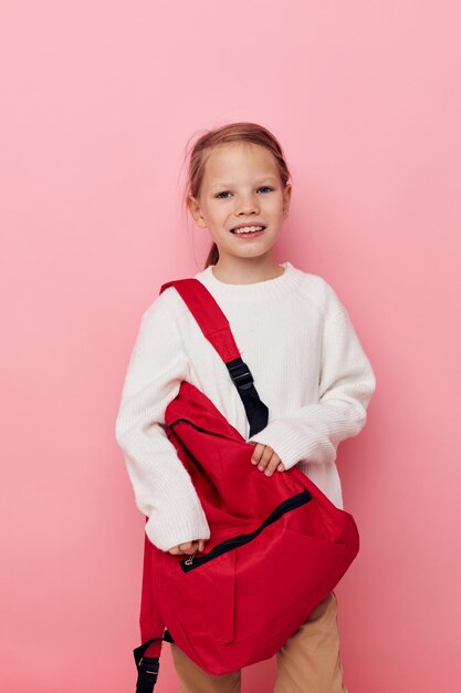 Fondo isolato scuola dello zaino di stile dei bambini della ragazza sveglia