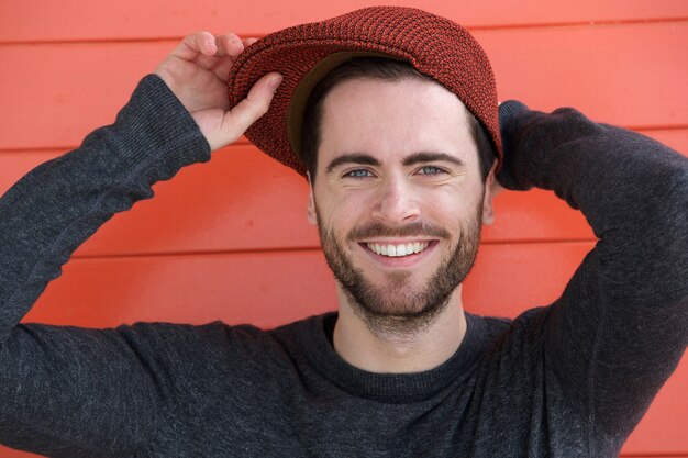 Photo cute guy with hat