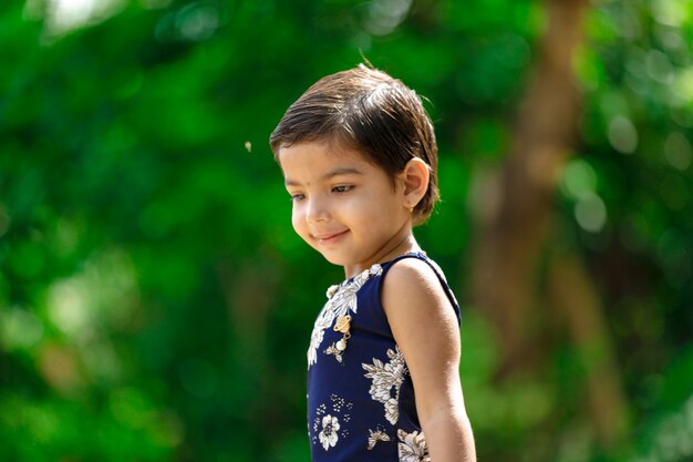 かわいいインドの女の子の子供