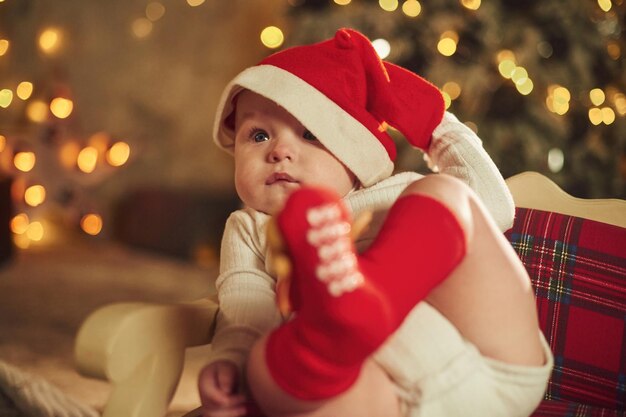 Photo cute little baby is at home new year decorations conception of holidays