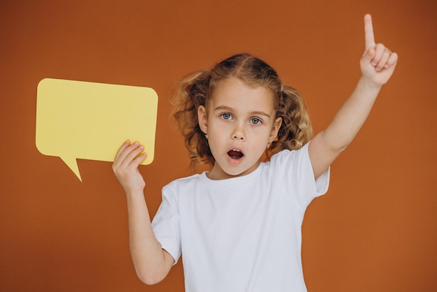 Photo cute little girl holding mind bubbles isolated in studio