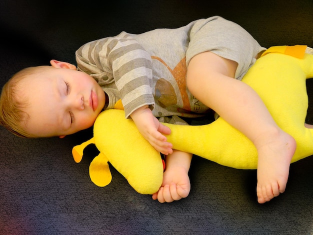 写真 眠っているかわいい子供