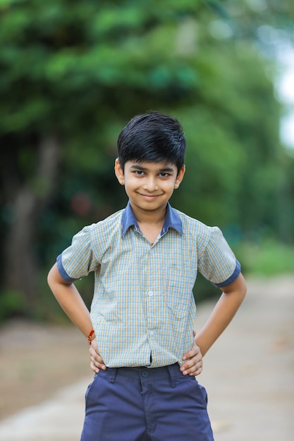 Photo cute little school boy wearing uniform