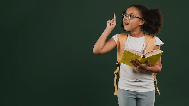 Photo cute school girl having an idea copy space