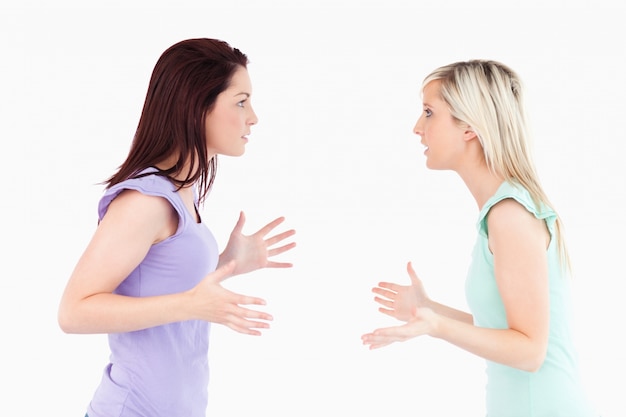 Photo cute women arguing