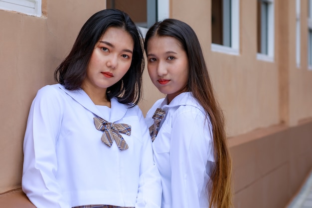 Photo cute and young girls wearing japanese, korean style schoolgirl unifor