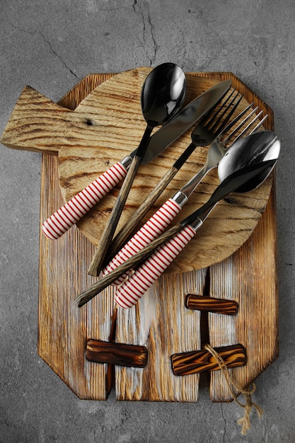 Cutlery arrangement on gray concrete